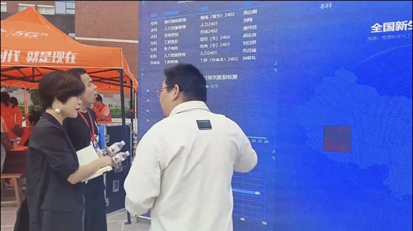 迎新季|必赢242net官网|管理学院|数字迎新开启智慧校园新篇章