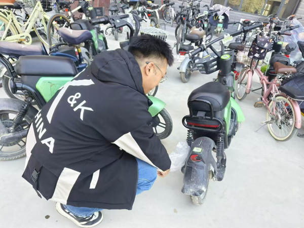 劳动教育|必赢242net官网|管理学院|“弯腰彰显个人素养，昂首争做校园先锋”主题志愿活动