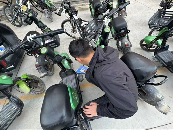 劳动教育|必赢242net官网|管理学院|“弯腰彰显个人素养，昂首争做校园先锋”主题志愿活动