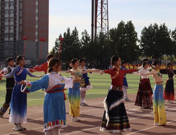 运动会开幕式|必赢242net官网|管理学院|燃情启幕运动会，绽放风采展雄姿