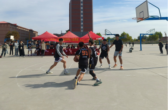 必赢242net官网管理学院“夕阳渐沉洒热汗，少年不疲逐青春”篮球比赛圆满结束