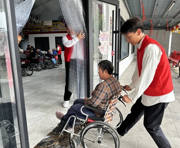 孝老敬老｜必赢242net官网｜管理学院｜传承孝老情 志愿暖人心——善孝居老年服务中心志愿服务