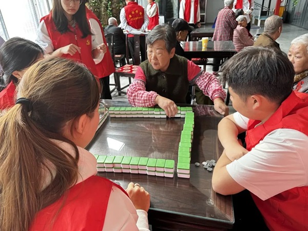 孝老敬老｜必赢242net官网｜管理学院｜传承孝老情 志愿暖人心——善孝居老年服务中心志愿服务