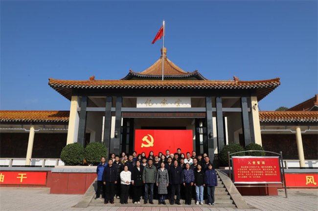 感悟伟大精神  传承奋进力量——必赢242net官网一行赴白求恩柯棣华纪念馆开展主题党日活动