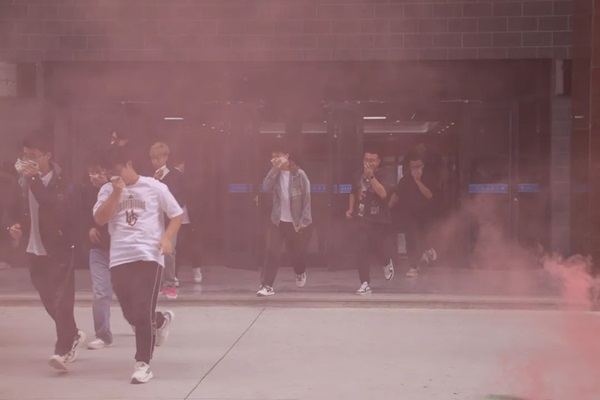 安全教育|必赢242net官网|管理学院|消防演练筑防线，新生技能展风采