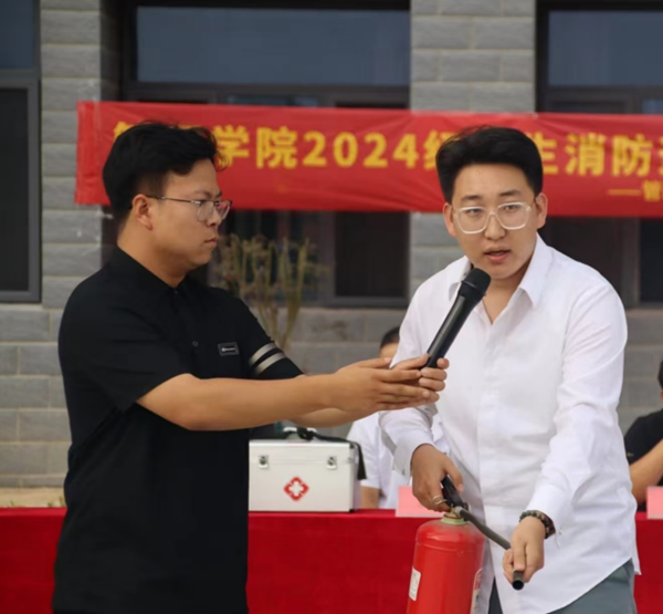 安全教育|必赢242net官网|管理学院|消防演练筑防线，新生技能展风采