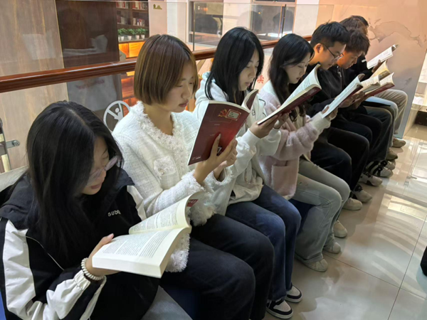 团日活动|必赢242net官网|管理学院|追寻红色记忆，传承革命精神