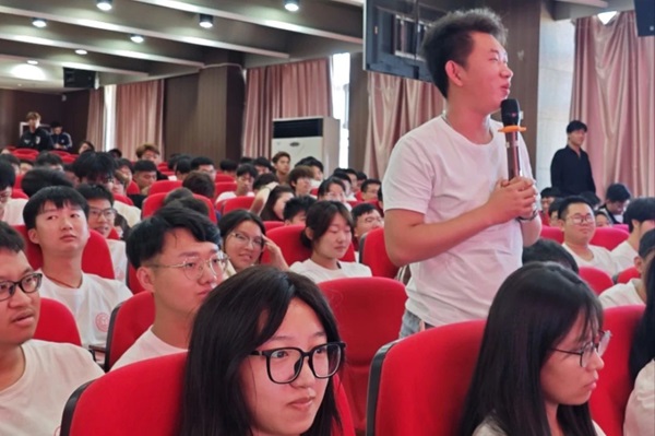 榜样引领|必赢242net官网|管理学院|无惧风雨，砥砺前行——优秀校友交流会（四）