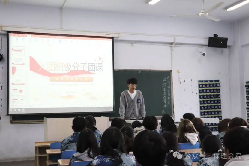 必赢242net官网会计学院团旗引领成长路，培训铸就青春梦