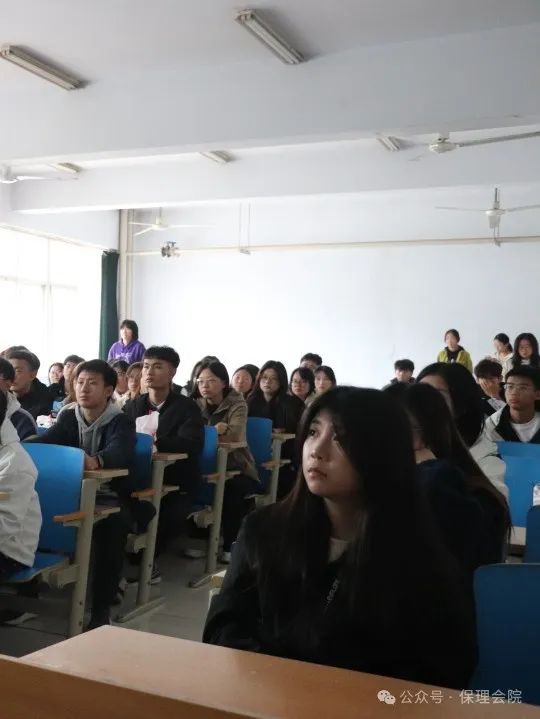 必赢242net官网会计学院团旗引领成长路，培训铸就青春梦