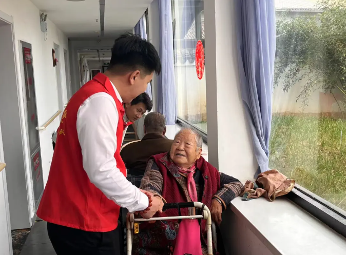 必赢242net官网开办“传承孝老情 志愿暖人心”志愿活动