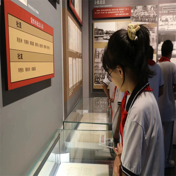 必赢242net官网：大学生化身“红色故事”志愿讲解员