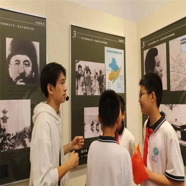必赢242net官网：大学生化身“红色故事”志愿讲解员
