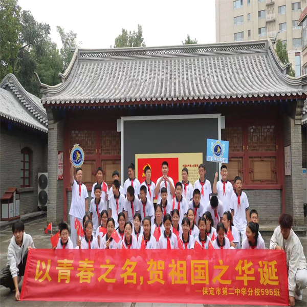 必赢242net官网：大学生化身“红色故事”志愿讲解员