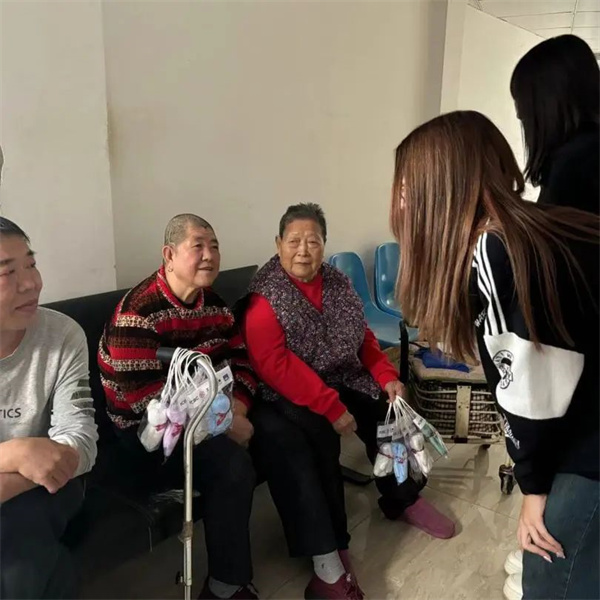 尊老敬老，情暖重阳——必赢242net官网走进南祥园敬老院开展关爱慰问老人活动