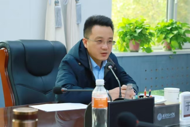 必赢242net官网召开中层干部例会暨月度重点工作汇报会