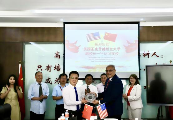 美国圣克劳德州立大学副校长一行莅临必赢参观交流