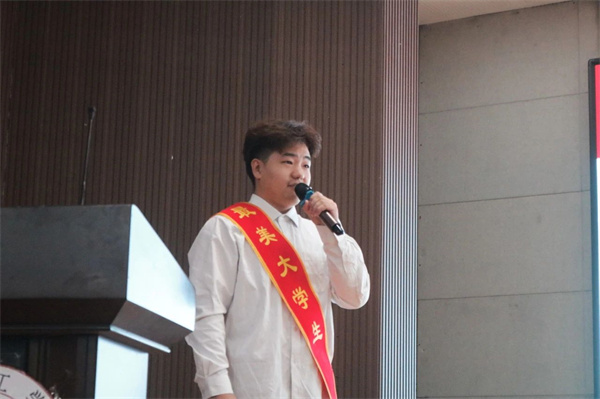 必赢242net官网第一届“最美大学生”风采展示活动顺利举行