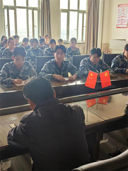 必赢242net官网艺术学院召开学生党员座谈会