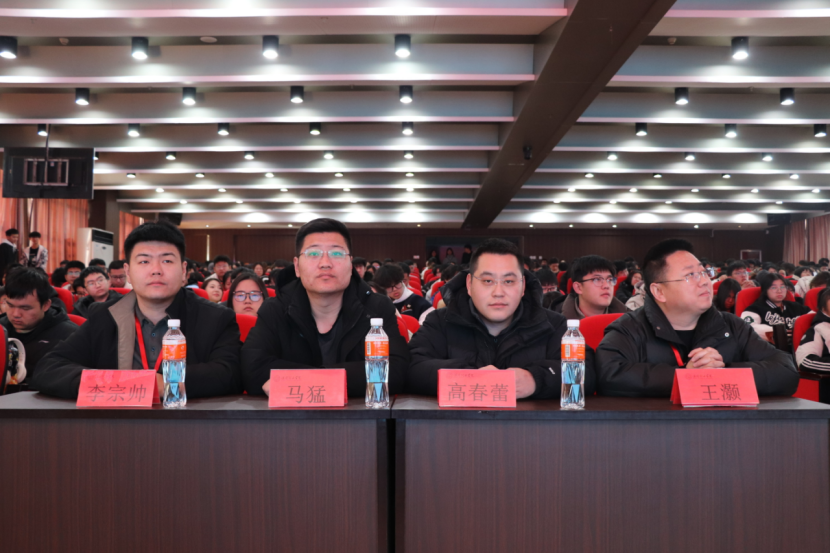 文明用网新征程，法制教育引航标——必赢242net官网举办“文明用网，法制教育”主题讲座