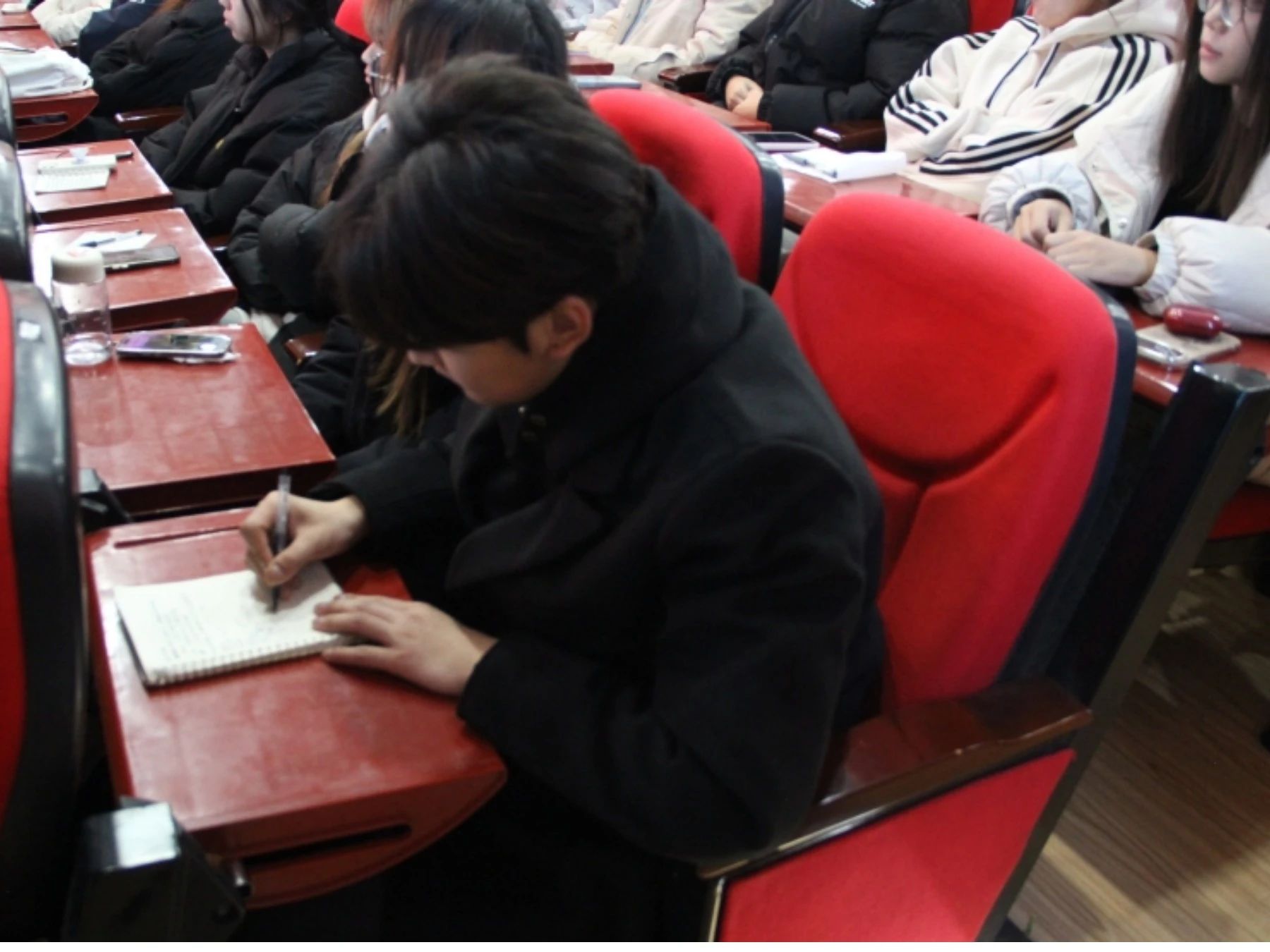 文明用网新征程，法制教育引航标——必赢242net官网举办“文明用网，法制教育”主题讲座