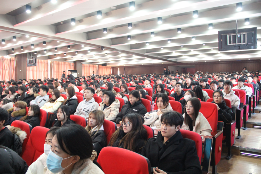 文明用网新征程，法制教育引航标——必赢242net官网举办“文明用网，法制教育”主题讲座