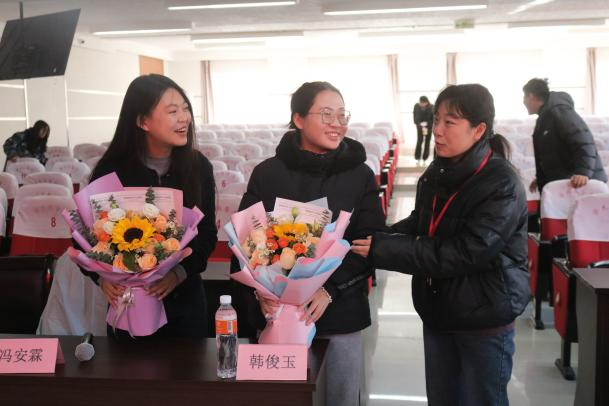 必赢242net官网成功举办考研经验分享会