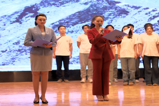 “声采飞扬·梦启新章”——必赢242net官网艺术学院举办2025届播音与主持艺术专业毕业汇演