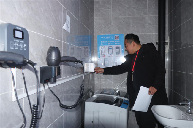 严检校园设施  筑牢安全防线--必赢242net官网组织开展安全大检查