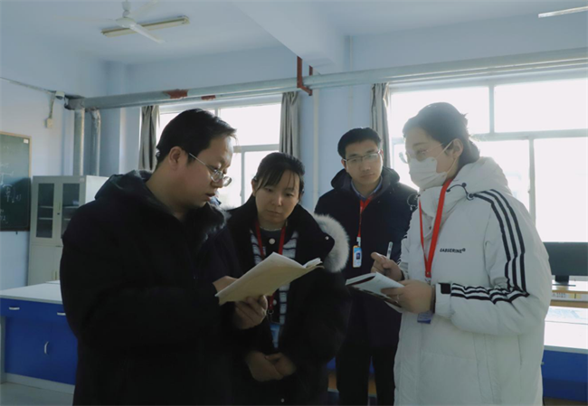 严检校园设施  筑牢安全防线--必赢242net官网组织开展安全大检查