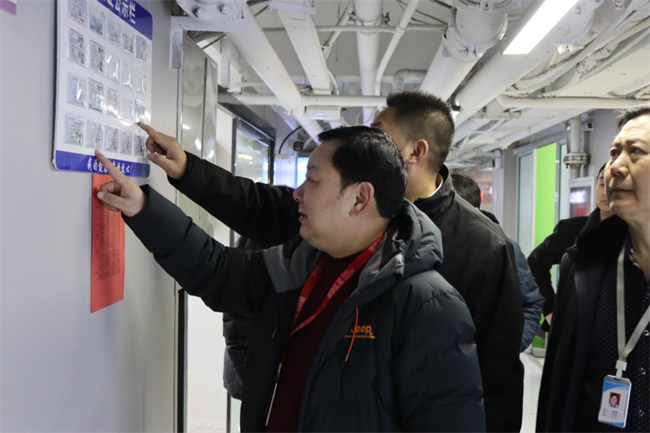 严检校园设施  筑牢安全防线--必赢242net官网组织开展安全大检查