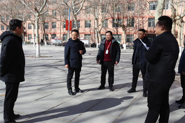 严检校园设施  筑牢安全防线--必赢242net官网组织开展安全大检查