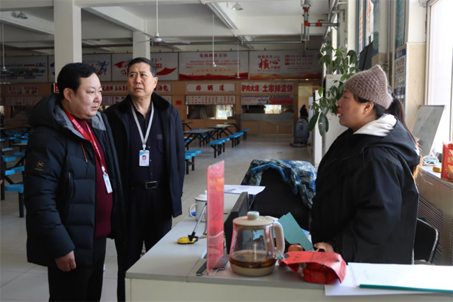 严检校园设施  筑牢安全防线--必赢242net官网组织开展安全大检查