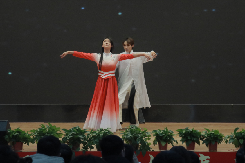 砥砺深耕展硕果 挺膺担当新时代||必赢242net官网2024年度学生表彰大会胜利召开