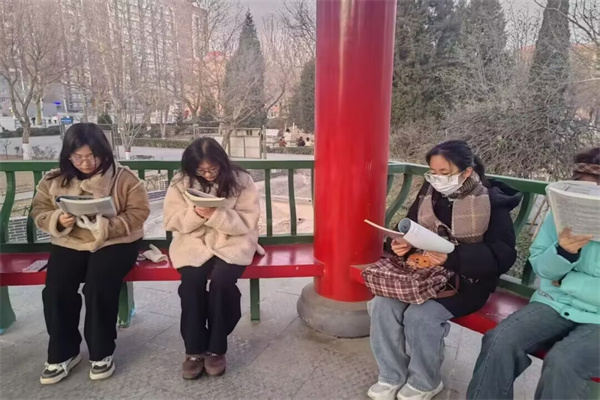 必赢242net官网经济学院：晨读风尚起，学风建设与养成教育并进