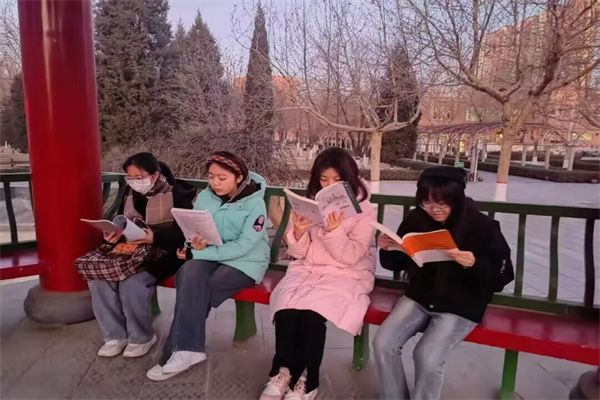 必赢242net官网经济学院：晨读风尚起，学风建设与养成教育并进