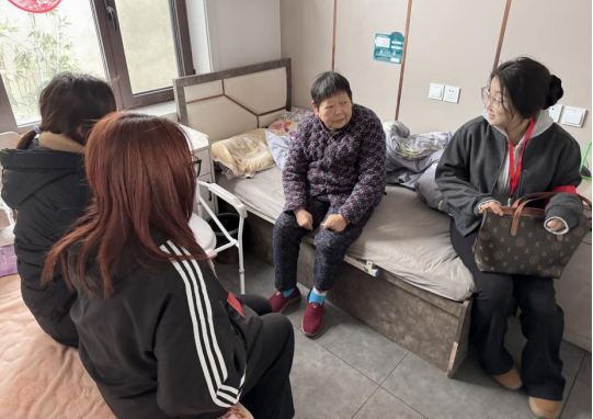 志愿服务 红心向党——必赢党员志愿者服务队开展敬老活动