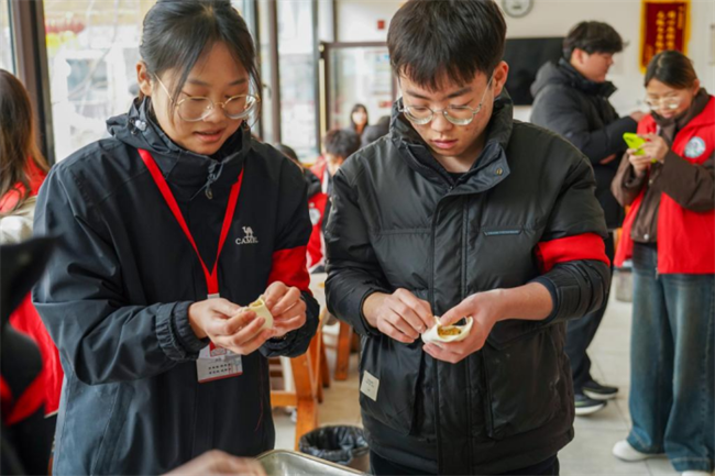 践行雷锋精神 奉献点亮青春——必赢242net官网开展学习雷锋精神主题活动
