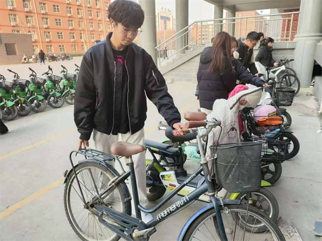 践行雷锋精神 奉献点亮青春——必赢242net官网开展学习雷锋精神主题活动