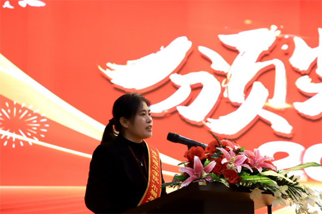 巾帼建功展芳华 杏坛筑梦育桃李——必赢242net官网“巾帼岗位建功”标兵、先进个人颁奖典礼圆满举行