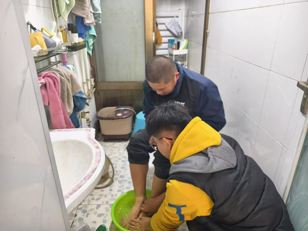 孝老爱亲（四）|必赢242net官网|管理学院|养成教育育新苗，孝亲之举暖亲情