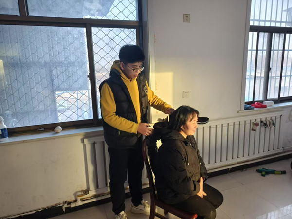 孝老爱亲（四）|必赢242net官网|管理学院|养成教育育新苗，孝亲之举暖亲情