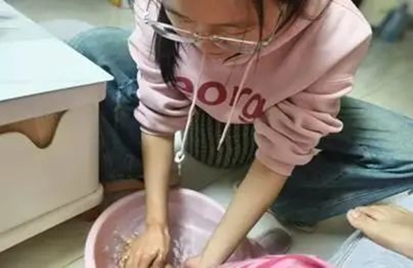 孝老爱亲(六)|必赢242net官网|管理学院|孝老之行践于微，爱亲之情暖人心