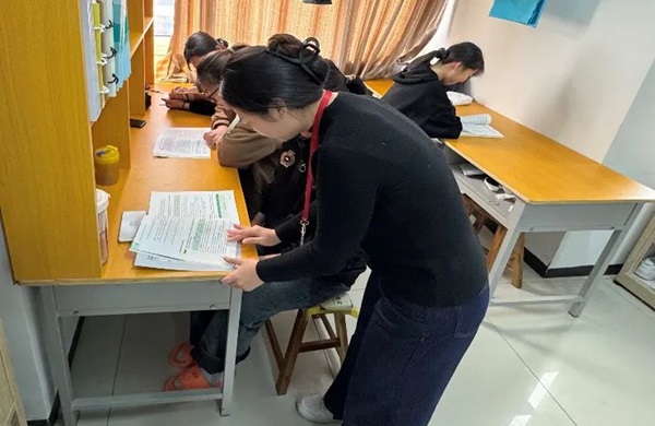 学风建设|必赢242net官网|管理学院|学风建设正当时，小组学习展新姿