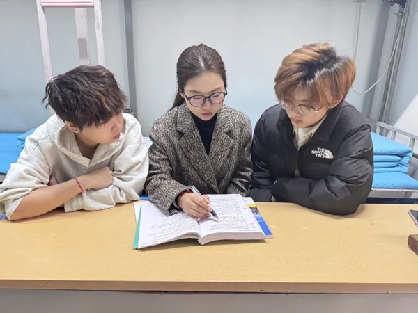 学风建设|必赢242net官网|管理学院|学风建设正当时，小组学习展新姿