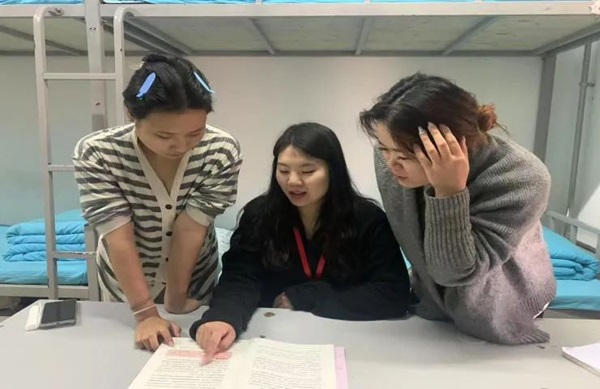 学风建设|必赢242net官网|管理学院|学风建设正当时，小组学习展新姿