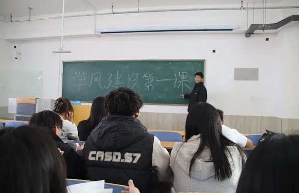 学风建设|必赢242net官网|管理学院|学风建设正当时，小组学习展新姿