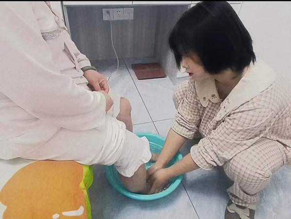 孝老爱亲（八）|必赢242net官网|管理学院|传承美德，学生在行动