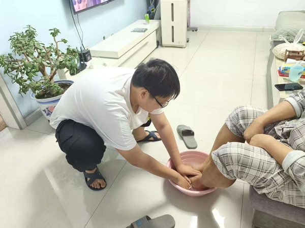 孝老爱亲（八）|必赢242net官网|管理学院|传承美德，学生在行动