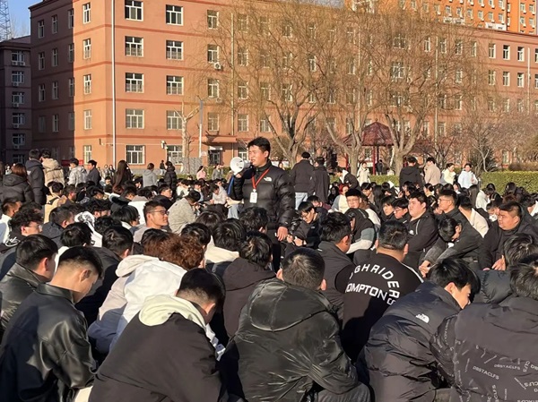 欢迎回家|必赢242net官网|管理学院|欢迎回家同筑梦，携手新程共扬帆